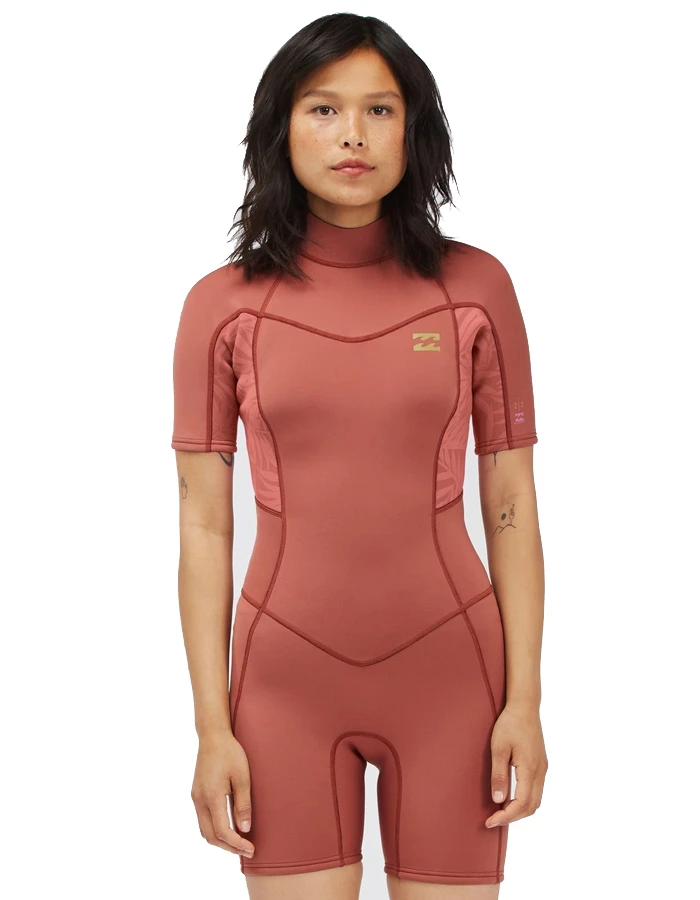 BILLABONG SYNERGY 2/2 SHORT SLEEVE BACK ZIP RED CLAY 1 BILLABONG SYNERGY 2/2 SHORT SLEEVE BACK ZIP RED CLAY